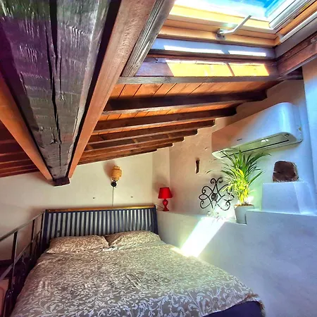 Cozy Attic At Historical Centre Of 5 Mins Smn And 7 Duomo *