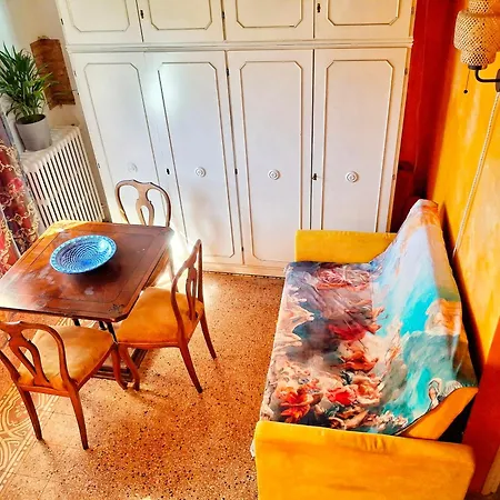 Apartmán Cozy Attic At Historical Centre Of 5 Mins Smn And 7 Duomo