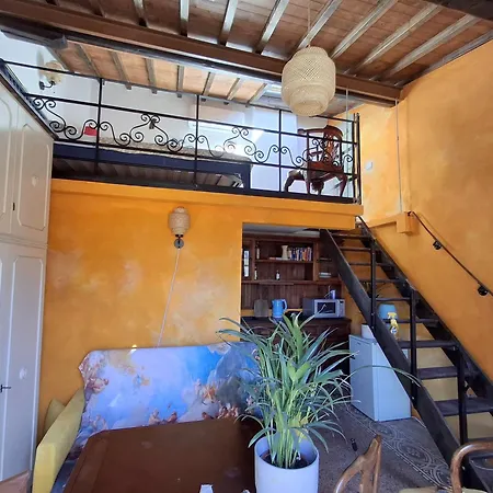 Апартаменты Cozy Attic At Historical Centre Of 5 Mins Smn And 7 Duomo Флоренция