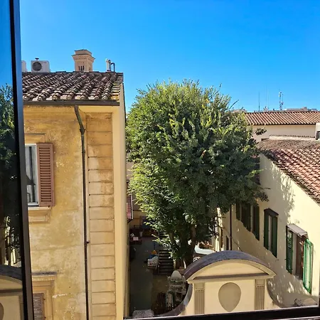 Апартаменты Cozy Attic At Historical Centre Of 5 Mins Smn And 7 Duomo