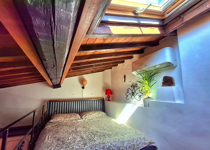 Cozy Attic At Historical Centre Of 5 Mins Smn And 7 Duomo *