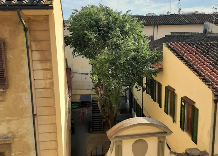 Апартаменты Cozy Attic At Historical Centre Of 5 Mins Smn And 7 Duomo *