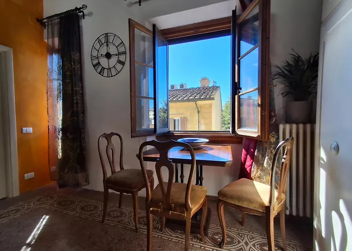 Апартаменты Cozy Attic At Historical Centre Of 5 Mins Smn And 7 Duomo Флоренция
