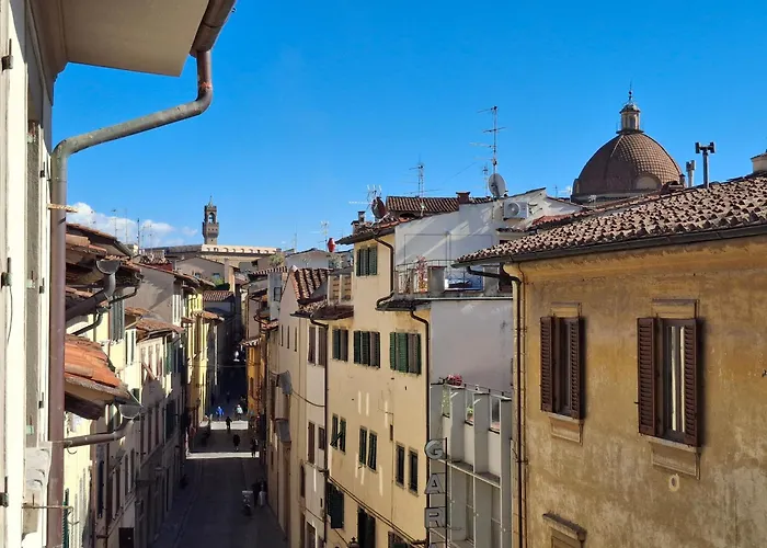 Cozy Attic At Historical Centre Of 5 Mins Smn And 7 Duomo Апартаменты